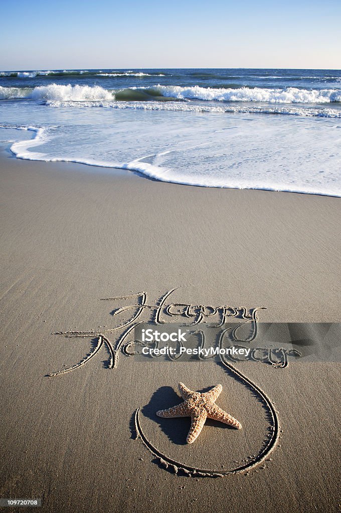 Mensagem de feliz Ano Novo suave praia de areia Estrela-do-mar - Royalty-free Praia Foto de stock