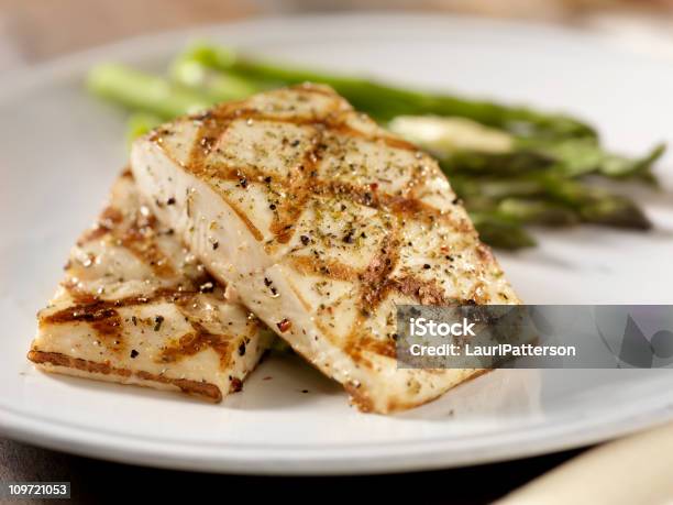 Gegrillter Heilbutt Mit Geröstetem Spargel Stockfoto und mehr Bilder von Butter - Butter, Spargel, Ansicht aus erhöhter Perspektive