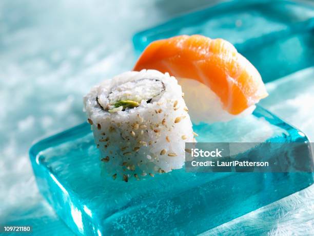 Variedad De Sushi Foto de stock y más banco de imágenes de Azul - Azul, Sushi, Alimento
