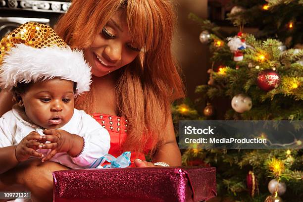 첫 크리스마스 아기에 대한 스톡 사진 및 기타 이미지 - 아기, 아프리카 민족, 산타 모자