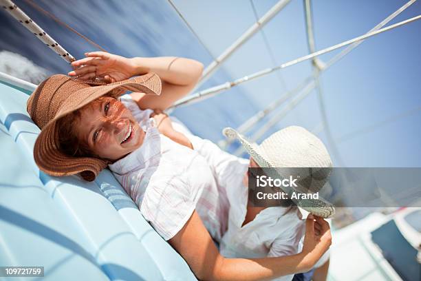 Семья Плавание На Судне — стоковые фотографии и другие картинки Семья - Семья, Морское судно, Роскошь
