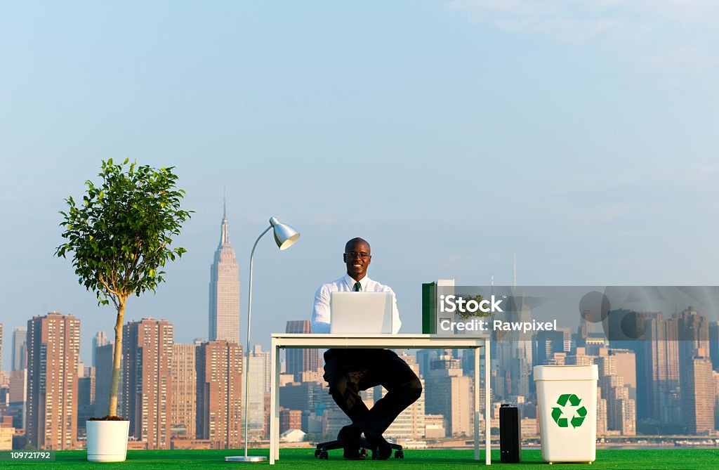 Green Business - Foto stock royalty-free di Orizzonte urbano