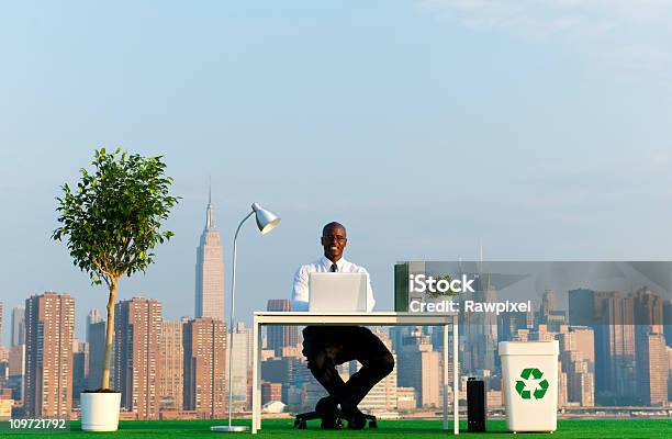 Green Business - Fotografie stock e altre immagini di Orizzonte urbano - Orizzonte urbano, Afro-americano, Businessman