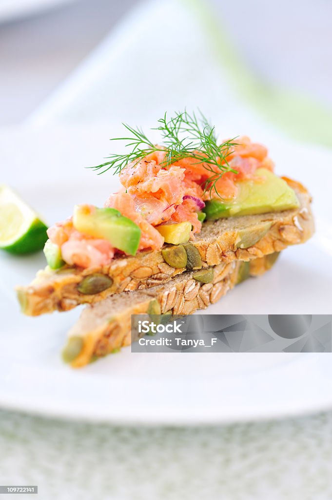 Tartare de salmão lanche - Foto de stock de Abacate royalty-free
