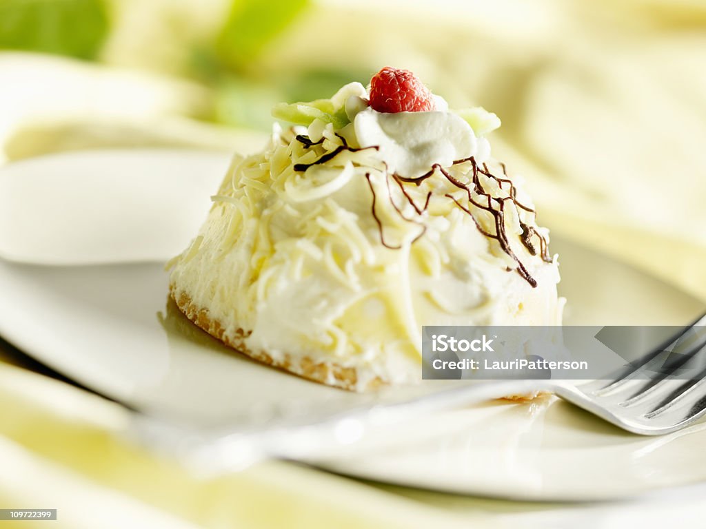 Tarta de frambuesas y limón desierto - Foto de stock de Alcorza libre de derechos
