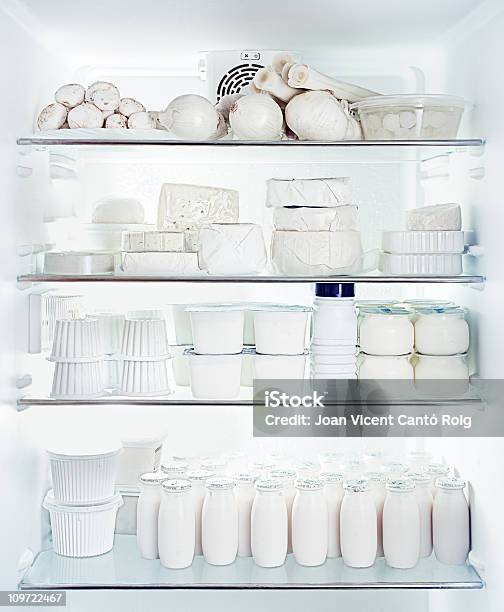 Biały Żywności - zdjęcia stockowe i więcej obrazów Lodówka - Lodówka, Wnętrze, Jogurt