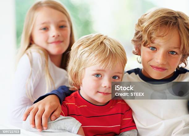 Linda Dos Hermanos Y Hermanas Conjunto Foto de stock y más banco de imágenes de Actividades recreativas - Actividades recreativas, Adolescencia, Adolescente