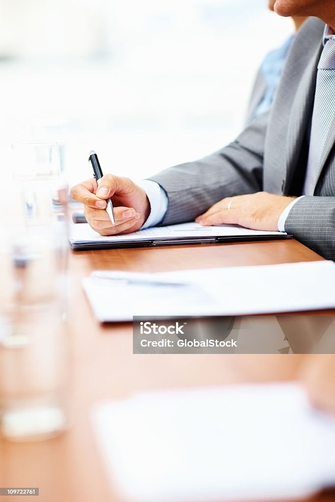 Cut Bild des ein business-Mann, die Noten - Lizenzfrei Anzug Stock-Foto