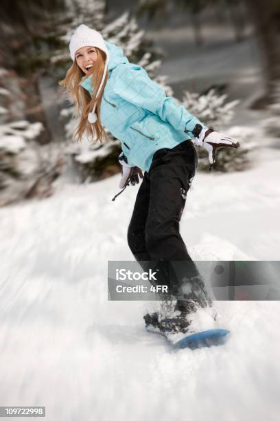 Photo libre de droit de Snowboarder Fille Avec Un Grand Sourire Sur Le Vif Xxxl banque d'images et plus d'images libres de droit de 20-24 ans