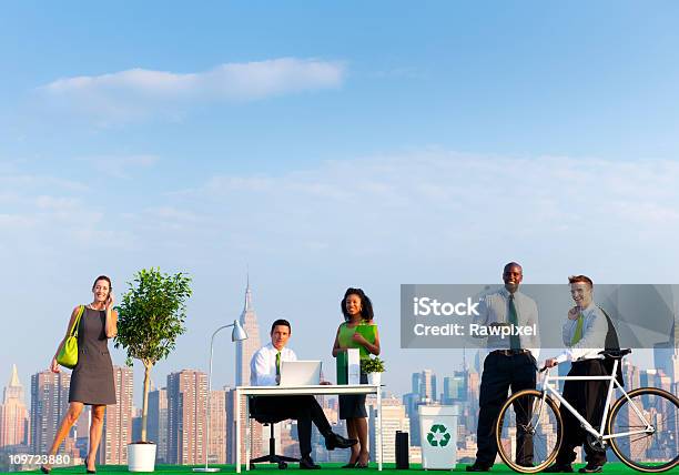 Foto de Ecológica Green Escritório Na Cidade e mais fotos de stock de Reciclagem - Reciclagem, Escritório, Homens