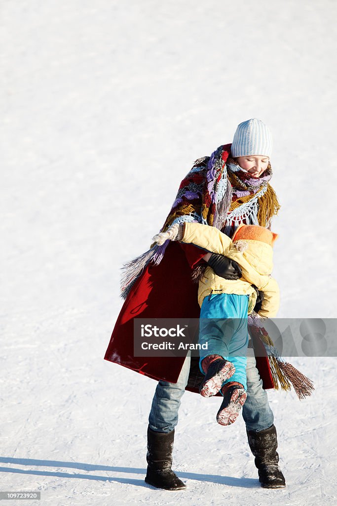 Famille de s'amuser en hiver - Photo de Adulte libre de droits
