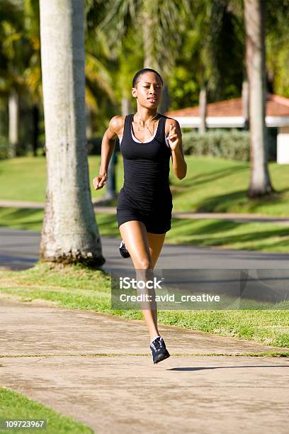 Foto de Corredor Feminino e mais fotos de stock de Fazer Cooper - Fazer Cooper, 20 Anos, Adolescência