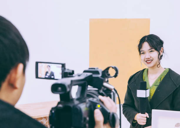 TV Media Interview Artist introducing arts to visitors in Beijing,China. tv reporter photos stock pictures, royalty-free photos & images