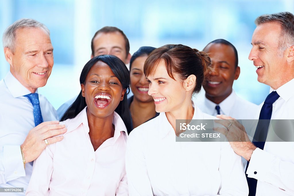 Negócios Multi-étnica pessoas posando juntos - Foto de stock de Grupo Multiétnico royalty-free