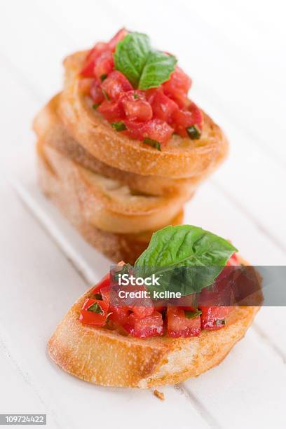 Foto de Bruschetta Fresco e mais fotos de stock de Bruschetta - Bruschetta, Tomate, Antepasto
