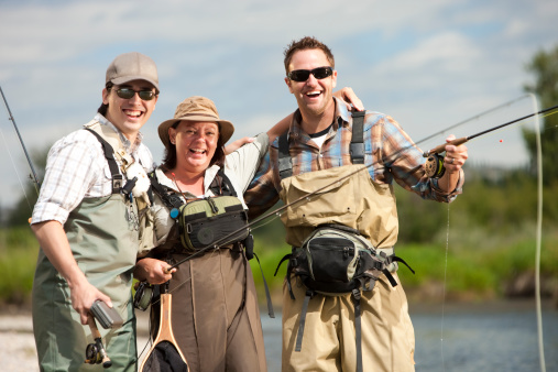 Grupo de amigos de la pesca excitación photo
