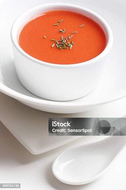 Tomatensuppe Stockfoto und mehr Bilder von Gazpacho - Gazpacho, Weiß, Weißer Hintergrund