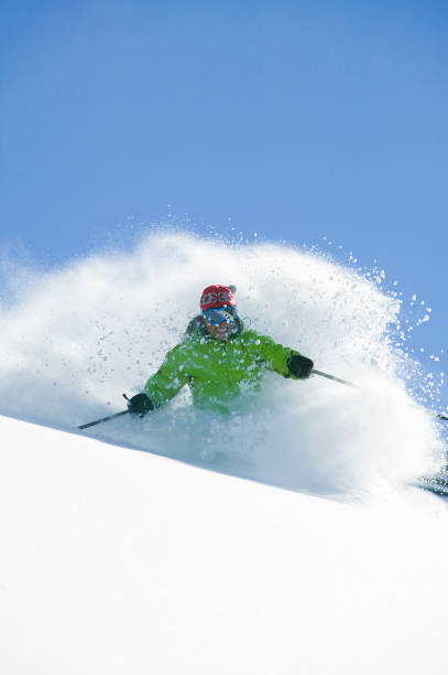 donna sci per neve fresca neve - skiing powder snow snow telluride foto e immagini stock
