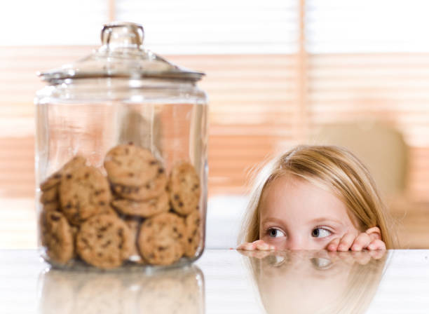 Peeking Over the Counter kid peaking over counter stock pictures, royalty-free photos & images