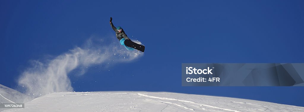 Salto Panorama espetacular de Snowboard - Foto de stock de Prancha de snowboard royalty-free