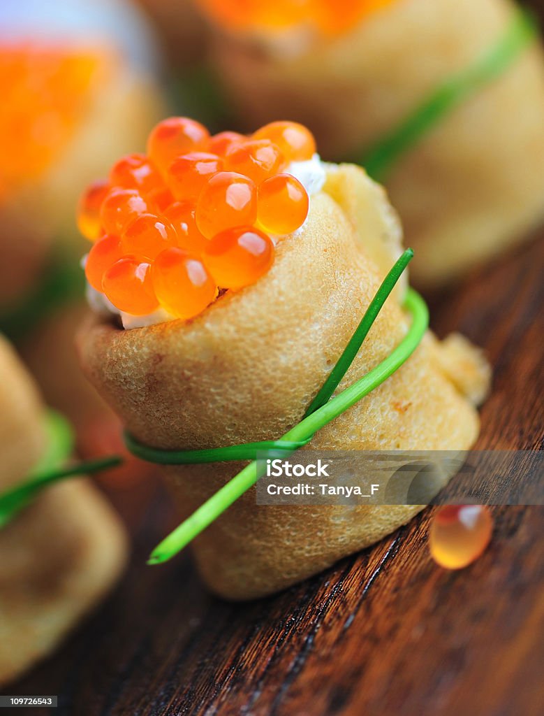 Blinis aperitivos - Foto de stock de Caviar Vermelho royalty-free