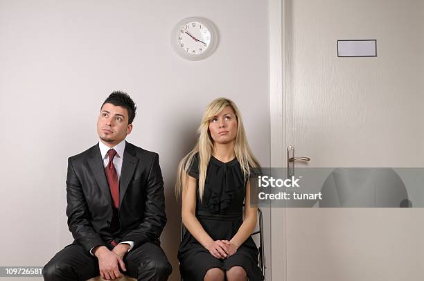 Foto de À Espera e mais fotos de stock de Esperar - Esperar, Entrevista de Trabalho, Pessoas