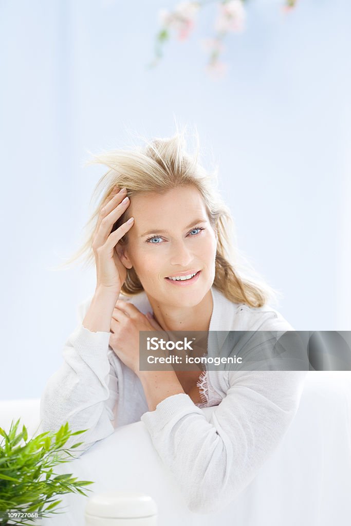 Mulher sorridente - Foto de stock de 40-44 anos royalty-free