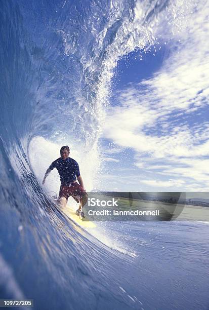 Obter Barrelled - Fotografias de stock e mais imagens de Surf - Surf, Onda, Rebentação
