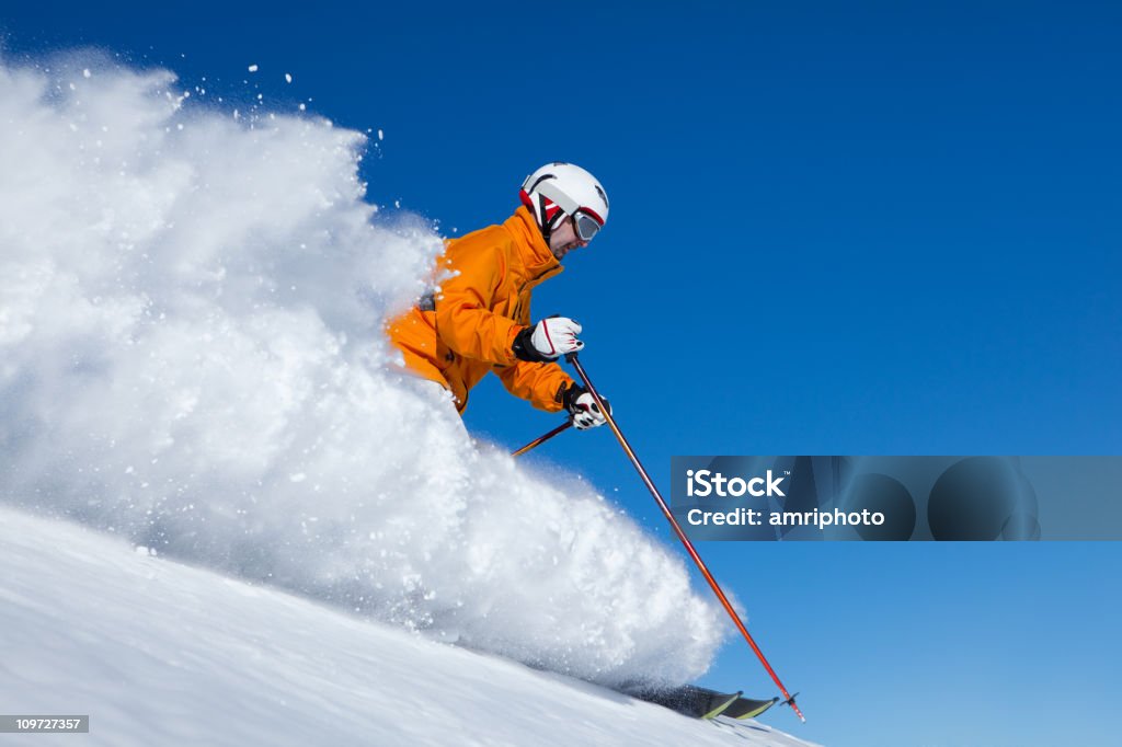 Esquiador aparecendo de nuvem de Neve - Royalty-free Adulto Foto de stock