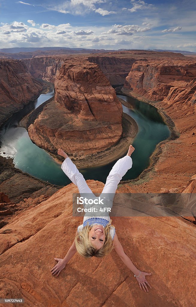 Sitzt auf der Kante-Hufeisen Bend (XXL - Lizenzfrei Lake Powell Stock-Foto