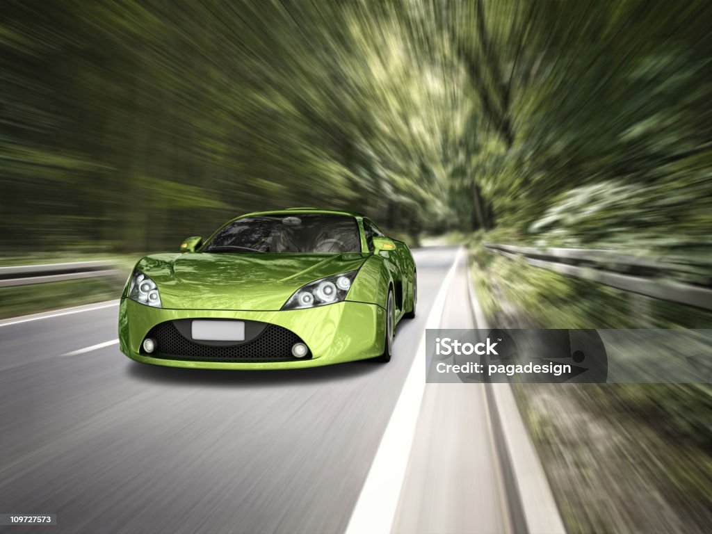 supercar nella foresta - Foto stock royalty-free di Automobile