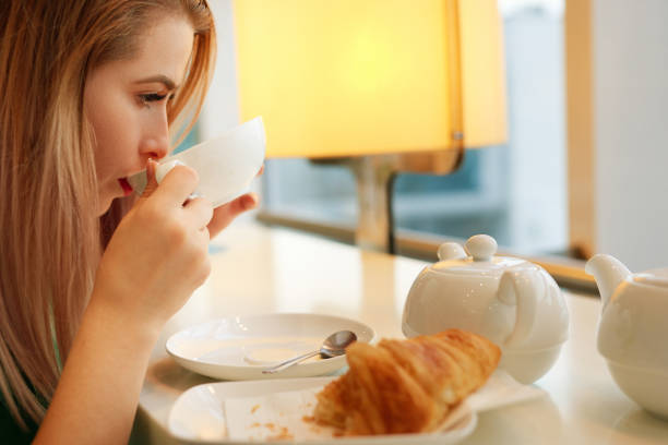 istock morning breakfast inside airport 1097304258