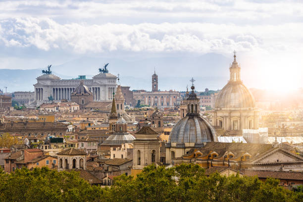 skyline rome - romaine photos et images de collection