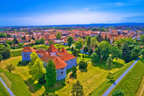 The Old Town is a medieval castle and the most important monument in Varaždin. Its construction began back in the 14th century and lasted for over four centuries, as it was built and rebuilt several times in different architectural styles. Castle’s rounded towers and the moat filled with water were constructed in the 15th century. During the invasion of the Turks. in the late 16th century, high walls with bastions were built. Over the centuries the castle has undergone many transformations. Since 1925, it hosts the Varaždin City Museum.