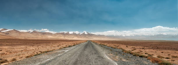 long du pamir highway m41, prises au tadjikistan en août 2018 prise en hdr - pamirs photos et images de collection