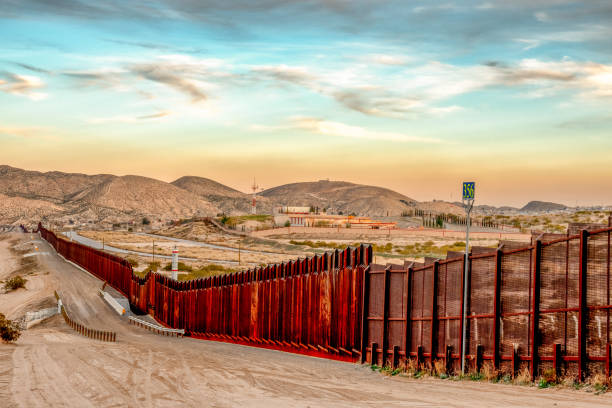 The United States Mexico International Border Wall between Sunland Park New Mexico and Puerto Anapra, Chihuahua Mexico The iconic and controversial iron border wall between the USA and Mexico barricade photos stock pictures, royalty-free photos & images