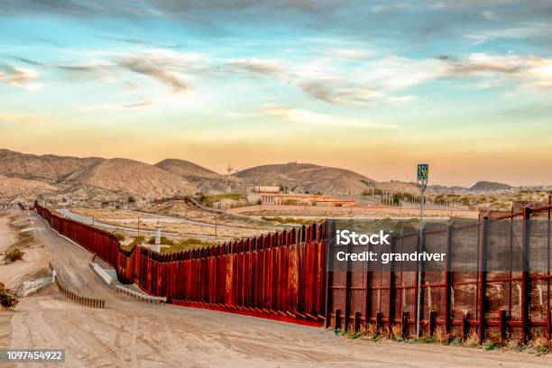 The United States Mexico International Border Wall Between Sunland Park New Mexico And Puerto Anapra Chihuahua Mexico Stock Photo - Download Image Now
