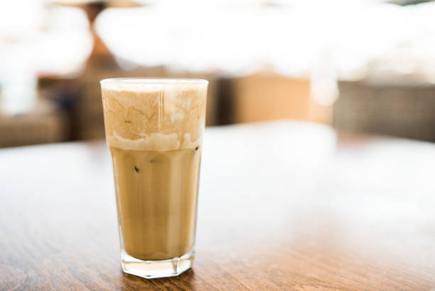 frappe café - milk shake coffee latté cold - fotografias e filmes do acervo