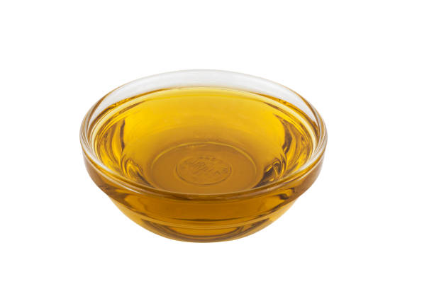 olio in ciotola di vetro isolato su sfondo bianco - olive olive tree italy italian culture foto e immagini stock