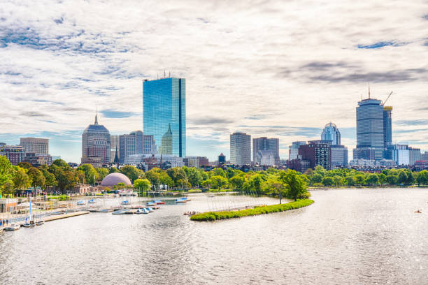 boston, massachusetts city skyline - boston charles river cambridge skyline imagens e fotografias de stock