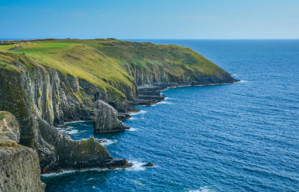 古い頭、郡コルク、アイルランドの崖。 - nobody rock coastline sea ストックフォトと画像