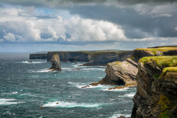 cliffs and waves near kilkee, county clare, ireland - kilkee imagens e fotografias de stock