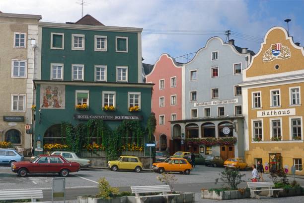 Market square of Schärding, Upper Austria Schärding, Upper Austria, 1976. Marketplace of Schärding. Furthermore: buildings, restaurants, hotel, cars, town hall and pedestrians. inn river stock pictures, royalty-free photos & images