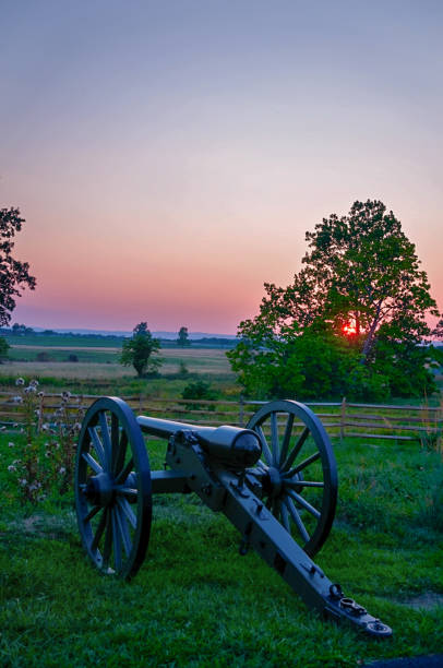 cannone union su cemetery ridge - gettysburg national military park foto e immagini stock