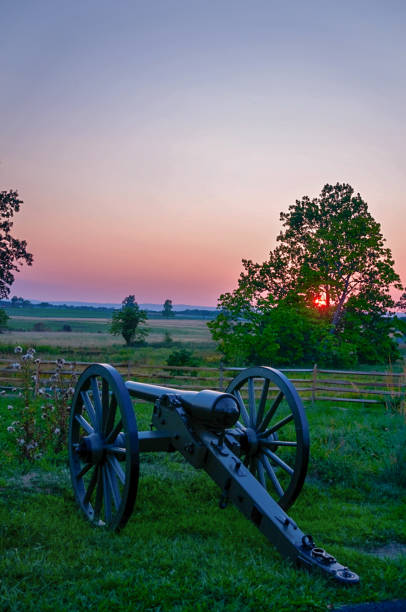 union cannon on cemetery ridge - gettysburg national military park imagens e fotografias de stock