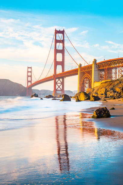 golden gate bridge al tramonto, san francisco, california, usa - bridge golden gate bridge cloud san francisco bay foto e immagini stock