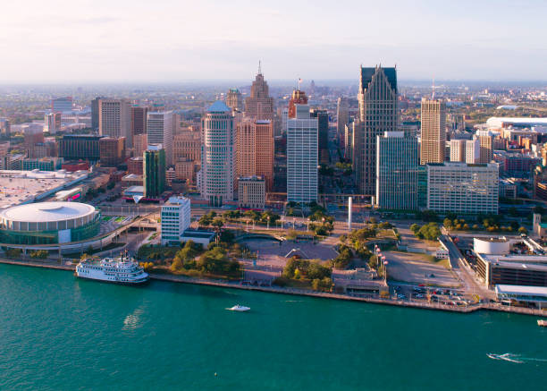 istock Detroit Michigan at sunset 1097649906