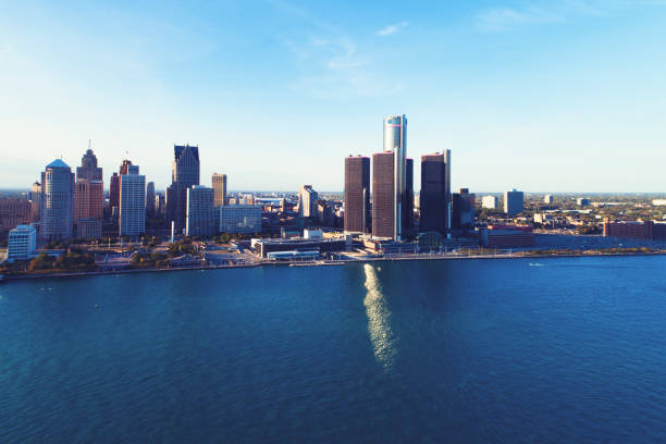istock Detroit Michigan at sunset 1097649984