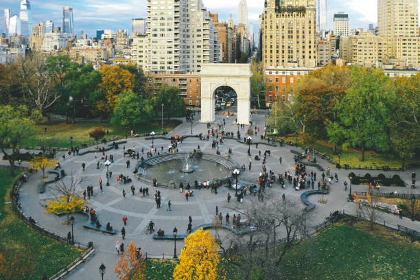 ロウアー ・ マンハッタン、ニューヨーク市のワシントン ・ スクエア - new york city new york state greenwich village washington square triumphal arch ストックフォトと画像