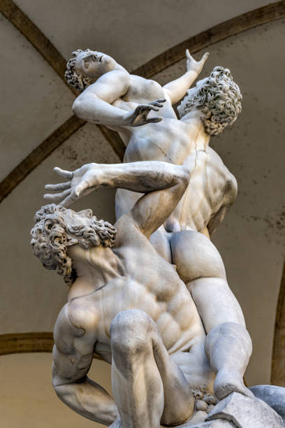 raub der sabinerinnen statue palazzo vecchio loggia florenz italien - giambologna stock-fotos und bilder